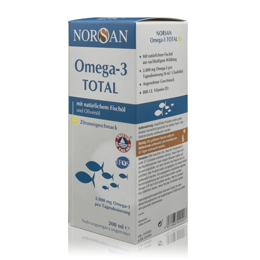 Norsan Omega 3 Total - Natürliches Fischöl und Olivenöl mit Zitronengeschmack - 200 ml - Vorderansicht schräg